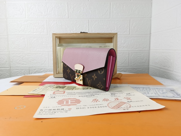 LVコピーウォレット背面デザイン